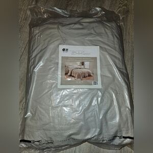 Bella Russo Sand & Snooze Comforter Queen Size "NEW"